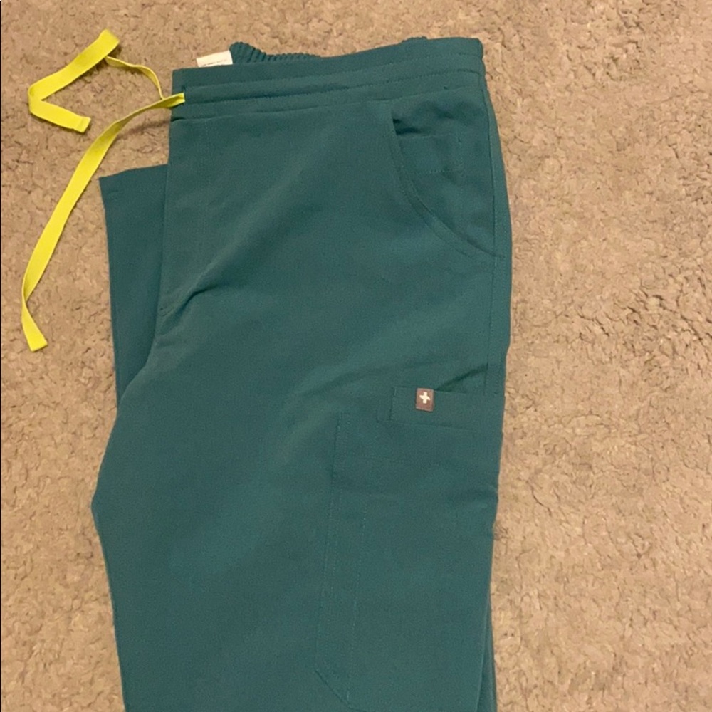 Medium yola figs bottom. Only worn once.